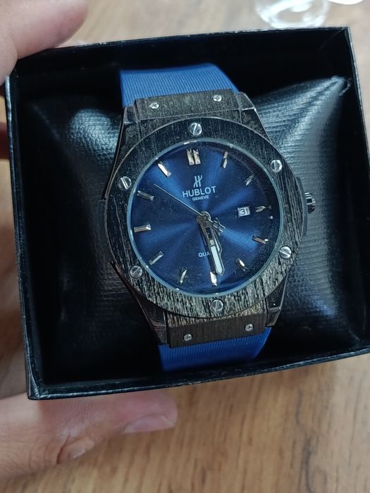 Часы Hublot светящяся