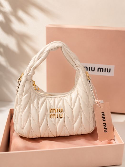 Miu miu бяла чанта
