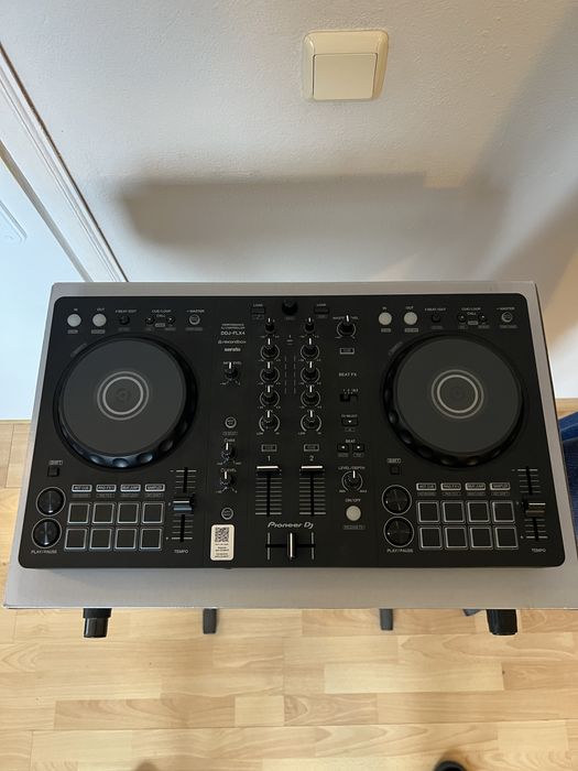 Pioneer DDJ-FLX4 DJ контролер