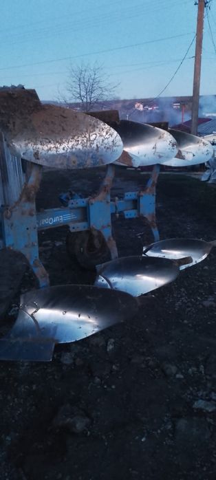 Vând plug reversibil