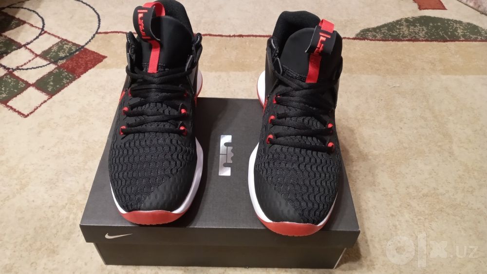 Новые кроссовки Nike Lebron Witness 5, 45