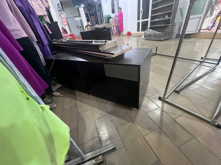 Magazin mebellari sotiladi