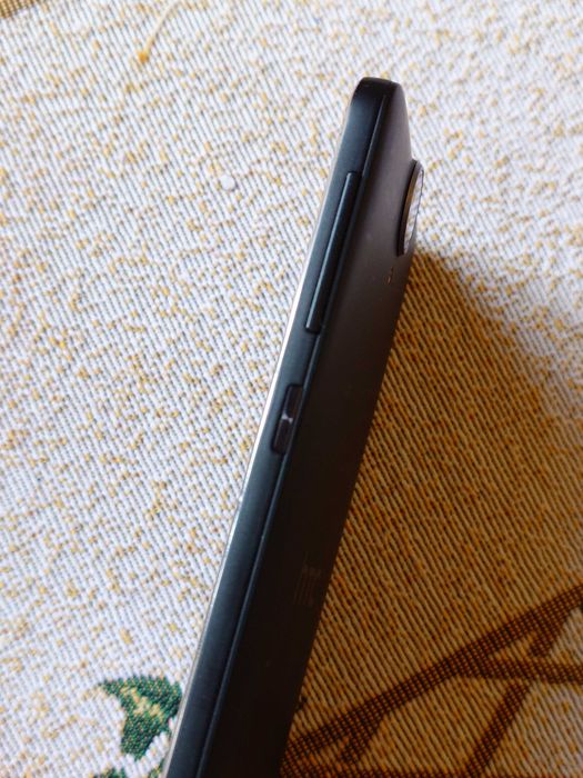 Vând smartphone HTC One E9