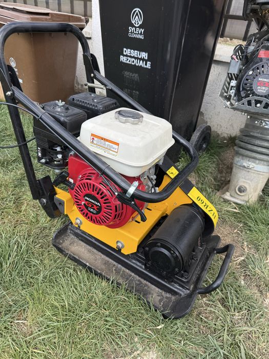 Inchiriez placa , mai compactor