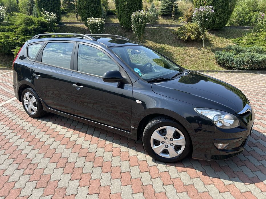 -Hyundai i30 facelift-break-2011-1.4benzina-109cai-euro5-adusa din germania-