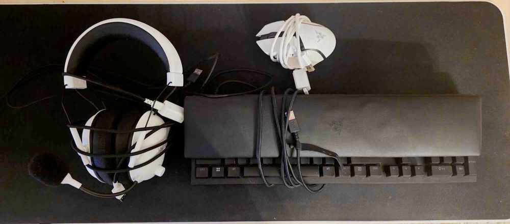 Set periferice Razer + boxe SteelSeries Arena 7 (2.1) – ofertă