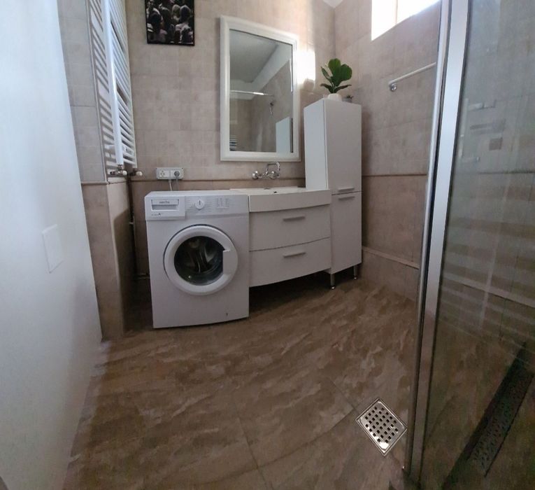 Apartament  cu 2 camere la curte