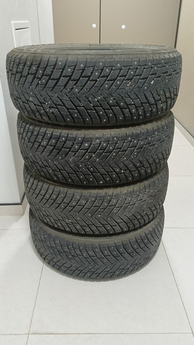 Продам Шины зимние шипованные ZMAX. В идеальном состоянии!