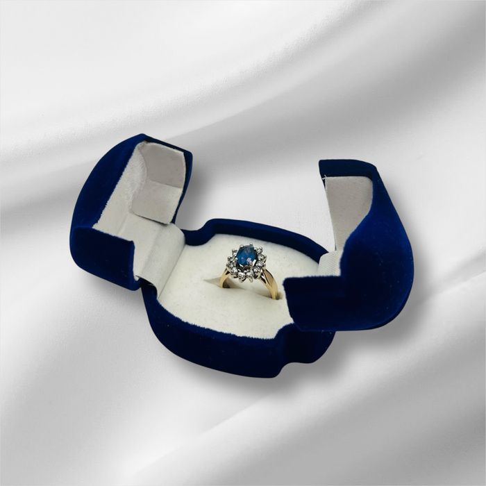 Златен пръстен с диаманти и сапфир 14к