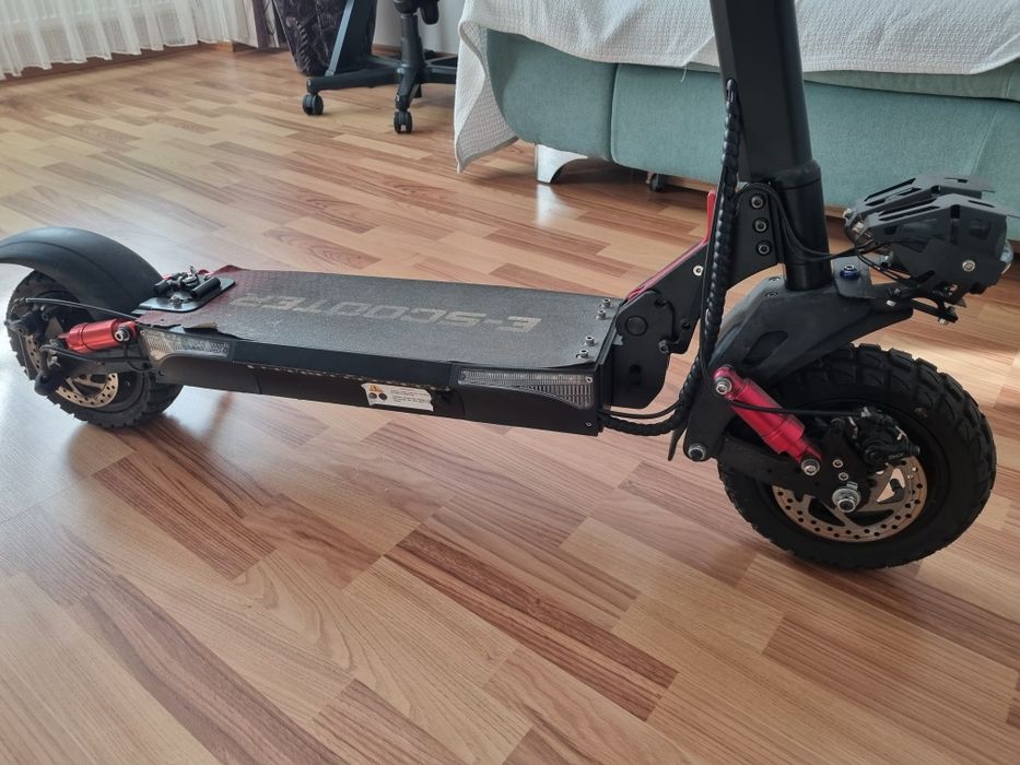 Vând trotinetă electrică