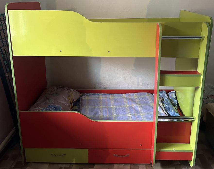 Двухъярусная кровать