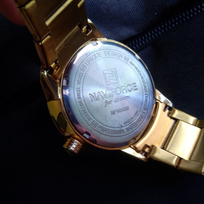 Продам мужские часы Naviforce