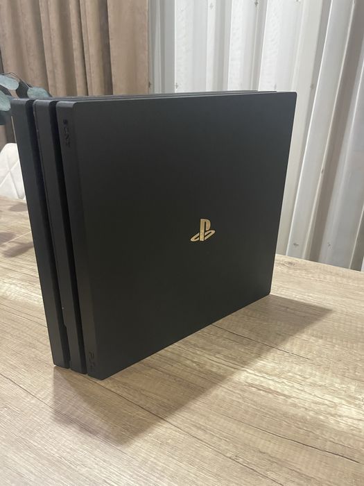 Плейстейшен 4 про на 1 тб + 2 джостика+Horizon