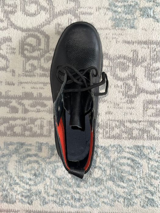 Продам новые ботинки