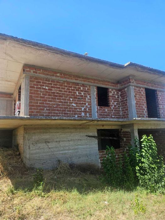 Двуетажна къща за довършване в село Филаделфи, Гърция