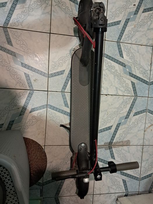 Vand  trotineta xiaomi,1000Ron ,negociabil.