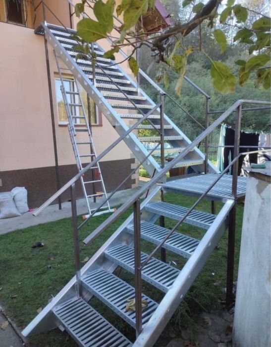 Scari zincate de exterior