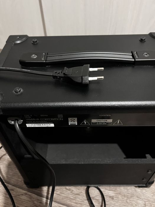 Продаю комбоусилитель YAMAHA
