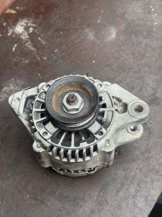 Генератор Toyota Yaris