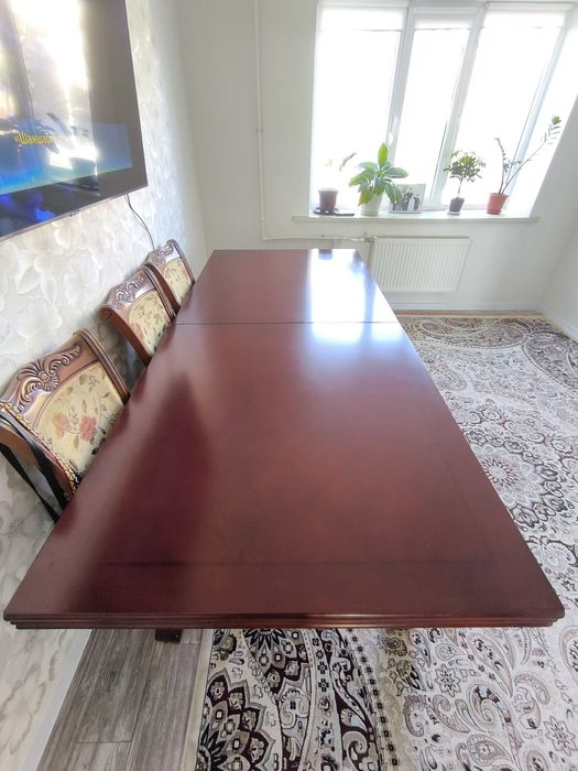 Стол со стульями