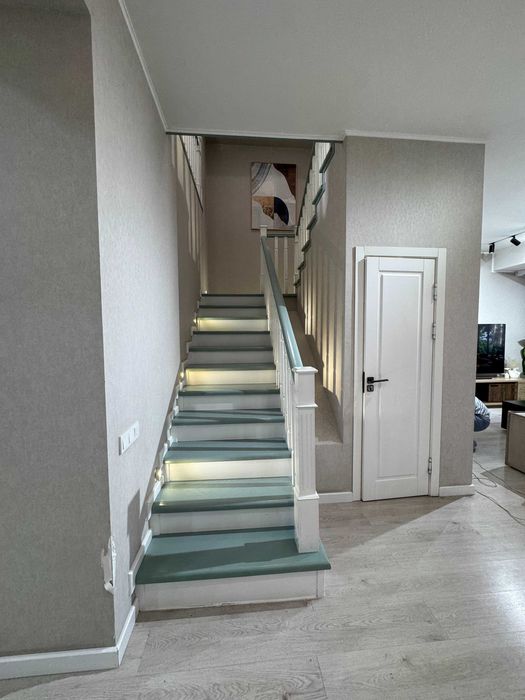 Продаётся двухуровневая квартира 240 м² — 7–8 этажи | $280 000