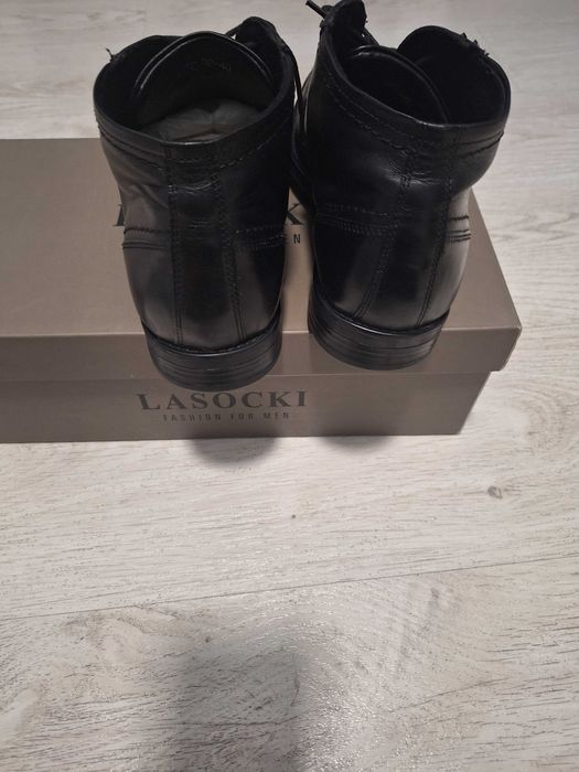 Ghete Lasocki marimea 41. Sunt purtate 2 zile.