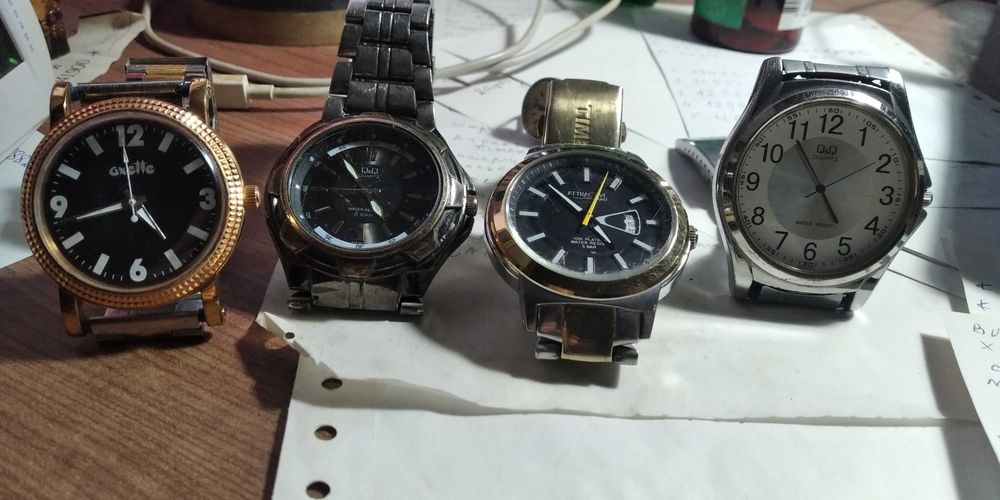 Продавам часовници мъжки с батерия