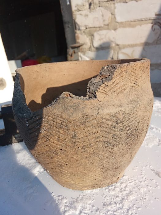 Глиненныи сосуд бронзовыи век