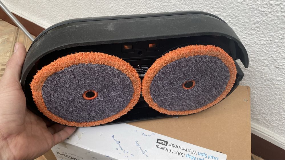 Робот за миене на под Moneual