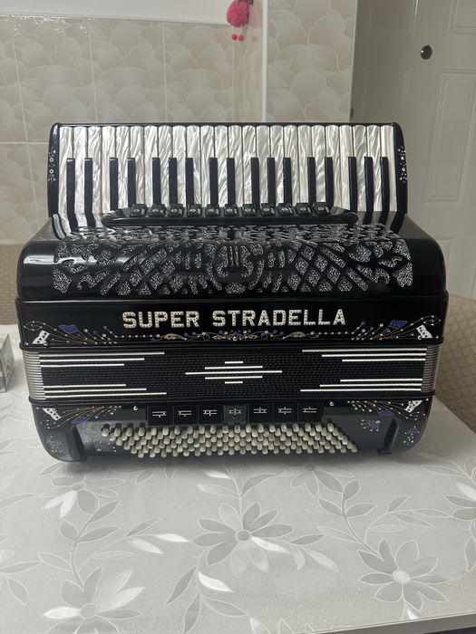 Acordeon SUPERSTRADELLA din italia