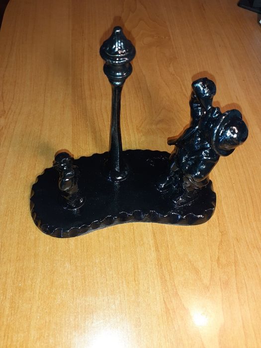 Стара оловна фигура -Пияници