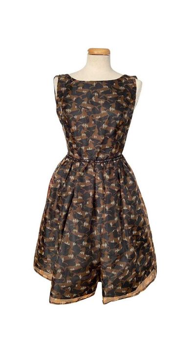 Rochie maro de ocazie cu spate gol