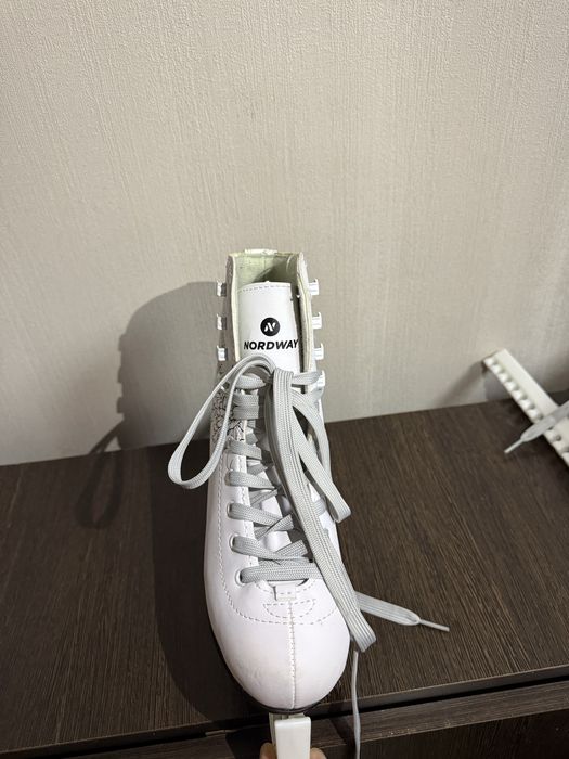 Коньки на девочку