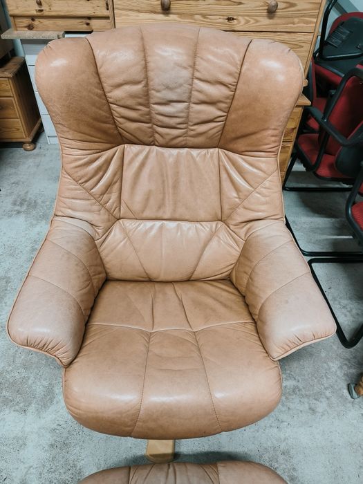 Relax кресло с отоманка от естествена кожа