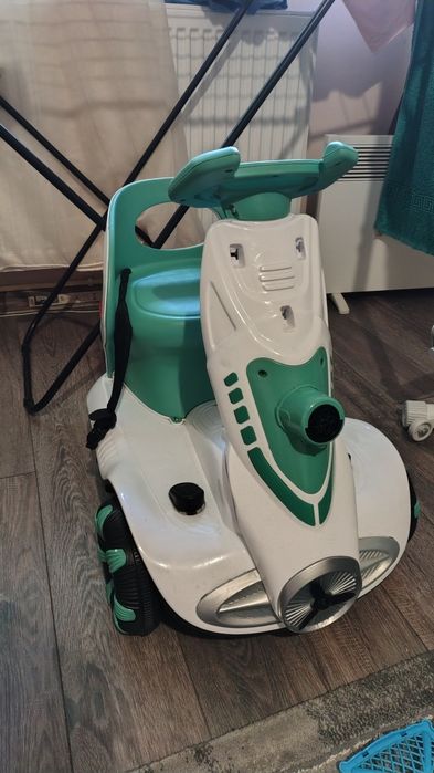 vand masinuta electrica cu baloane si muzica