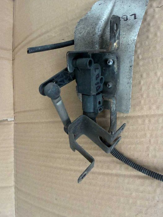Senzor nivel cantar autoleveling punte spate VW PASSAT b7 CC model 2012 cu faruri xenon cod 1t0907503B