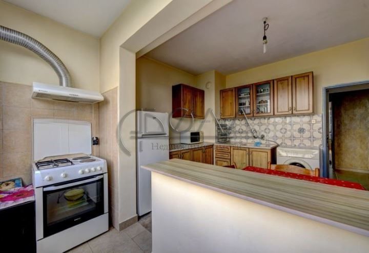 Продава се Тристаен апартамент в София, Света Троица - 84 кв.м за 2012 €/кв.м - Снимка #5