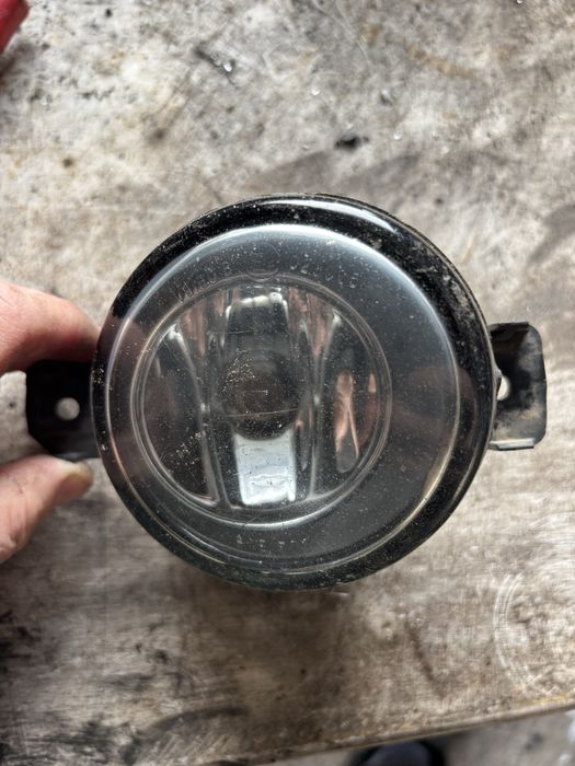 Продам  противотуманку на рено