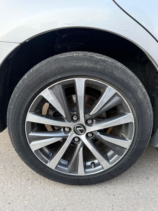 Лексус ес 300H Диски