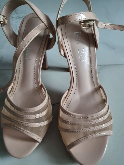 Sandale nr 37,toc de 10,,preț 60 lei