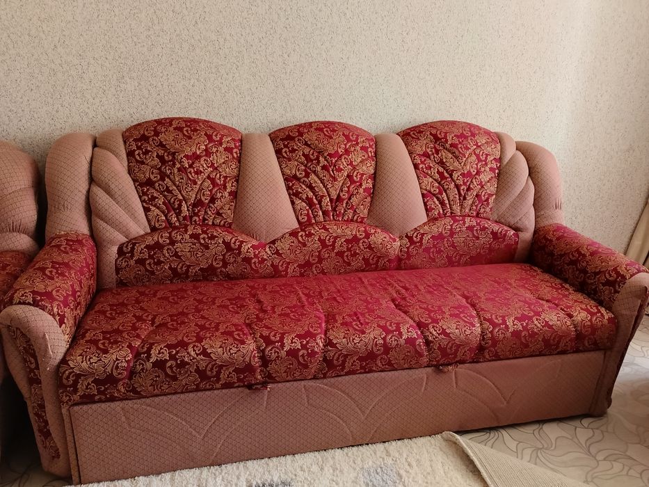 Срочно продам диван