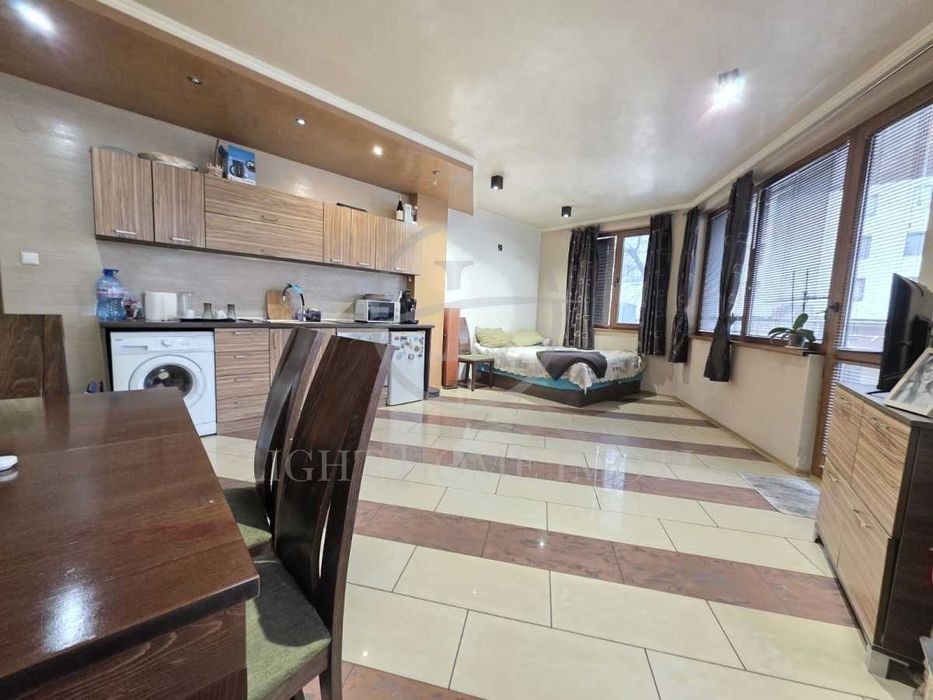 Продава се Офис в Пловдив, Кючук Париж - 45 кв.м за 963 €/кв.м - Снимка #2