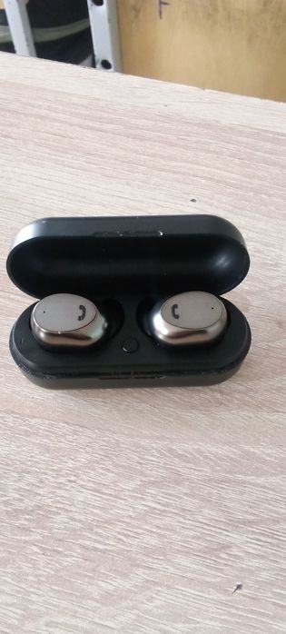 Rangi qora eshitishga qulay boʻlgan airpods