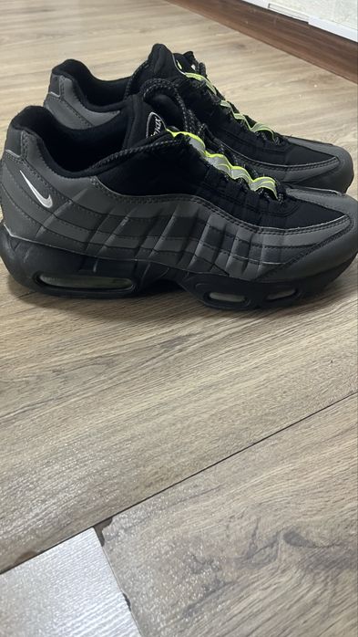 Кроссовки NIKE !!