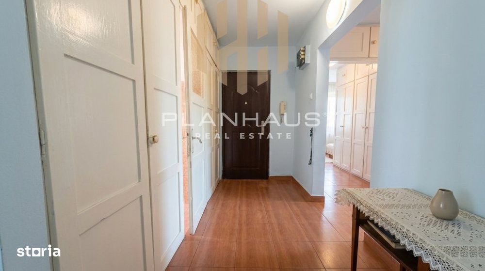 Apartament cu 3 camere zona Petru Rares