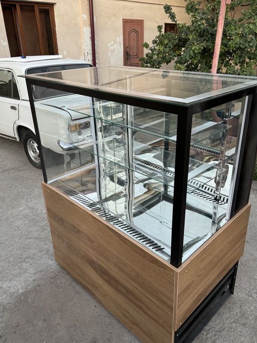 Витрина холодильная. Холодильник