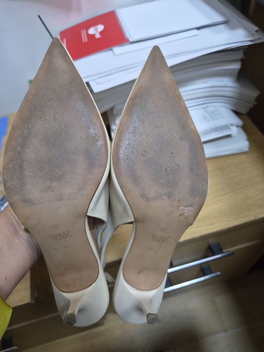 Pantofi decupati spate
