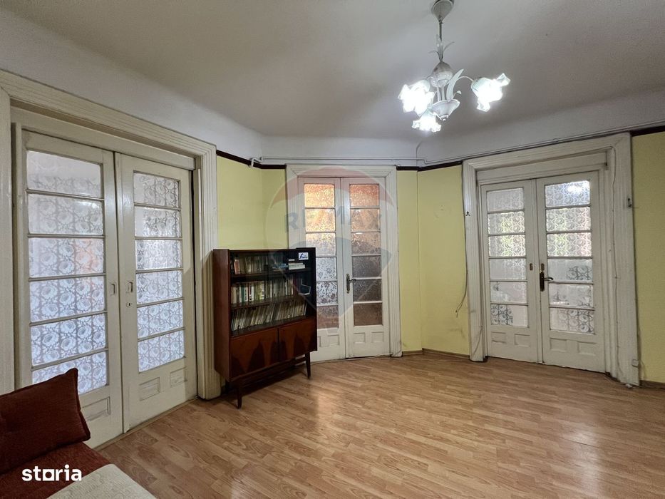 Apartament cu 3 camere de vânzare în zona Bucur Obor