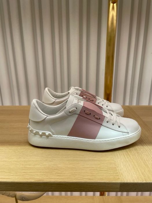 Прдам кроссовки валентино