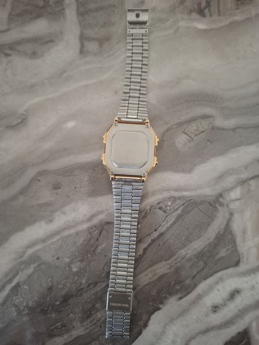 Продаетсья Часы Casio